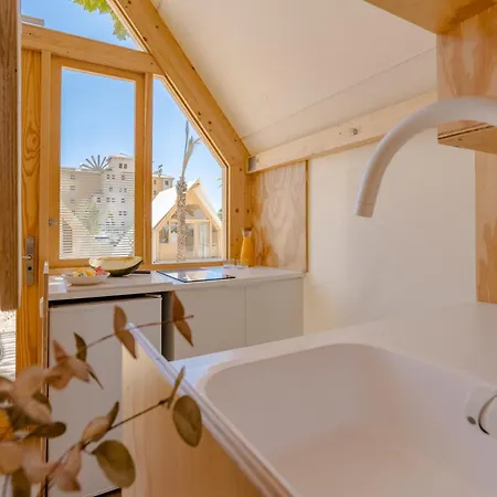Costa Del Sol Glamping Village 4* فوينخيرولا