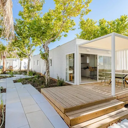Costa Del Sol Glamping Village 푸엔히롤라