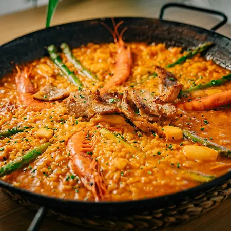 Costa Del Sol Glamping Village مكان تخييم