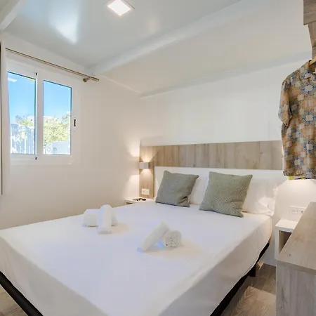 Costa Del Sol Glamping Village مكان تخييم