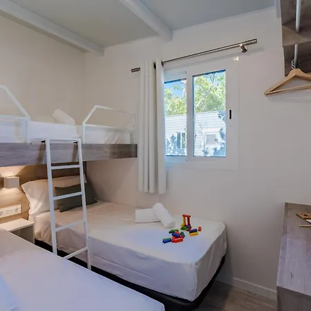 Costa Del Sol Glamping Village 캠프장 푸엔히롤라