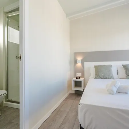 Costa Del Sol Glamping Village 푸엔히롤라