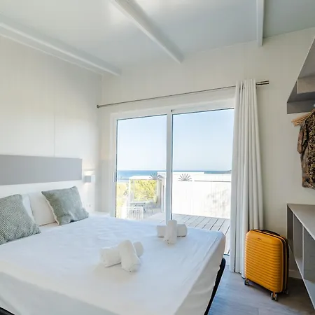 Costa Del Sol Glamping Village 4* فوينخيرولا