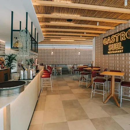 Costa Del Sol Glamping Village 4* فوينخيرولا