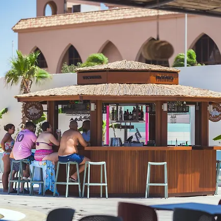 Costa Del Sol Glamping Village 캠프장