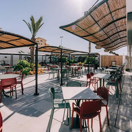 Costa Del Sol Glamping Village 캠프장 4*