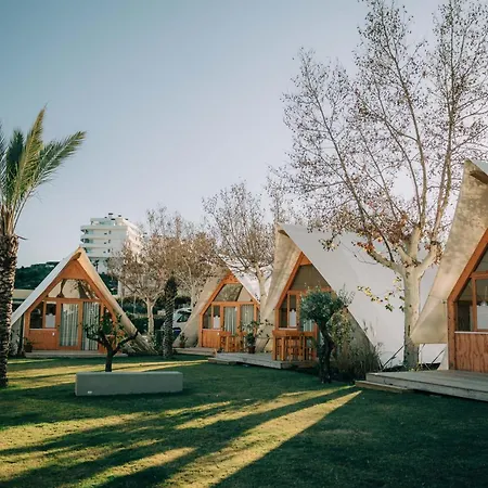 Costa Del Sol Glamping Village 캠프장 푸엔히롤라