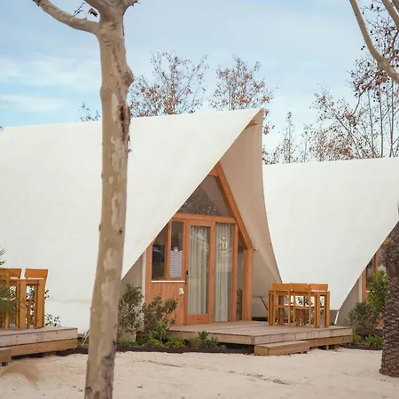 キャンプ場 Costa Del Sol Glamping Village