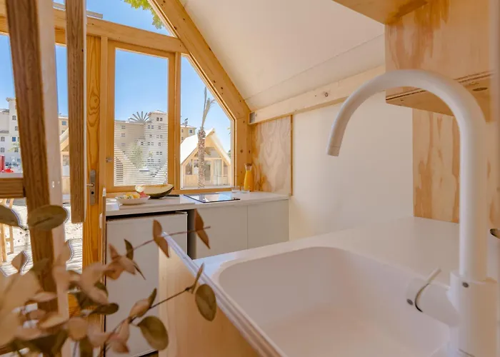 Costa Del Sol Glamping Village 4* フエンヒロラ