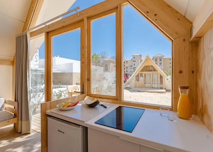 キャンプ場 Costa Del Sol Glamping Village