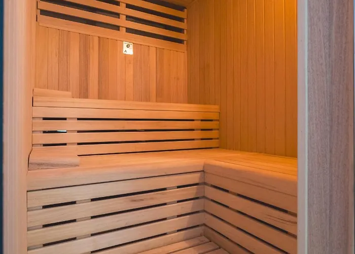 Costa Del Sol Glamping Village 4* フエンヒロラ