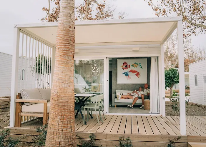 キャンプ場 Costa Del Sol Glamping Village