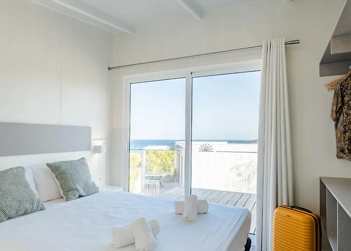 Costa Del Sol Glamping Village 4* フエンヒロラ