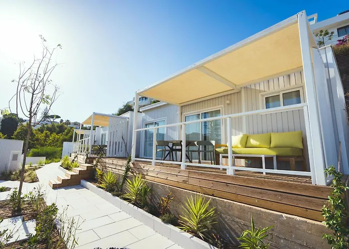 Costa Del Sol Glamping Village 4* フエンヒロラ