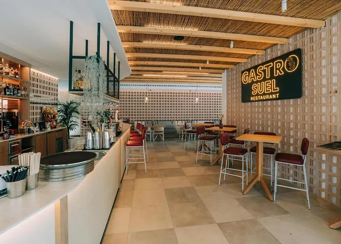 Costa Del Sol Glamping Village 4* フエンヒロラ